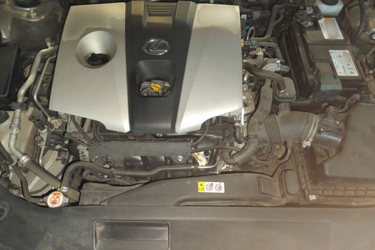 Used Lexus ES 2018 260 Excellence Edition China V Standard Engine Bay