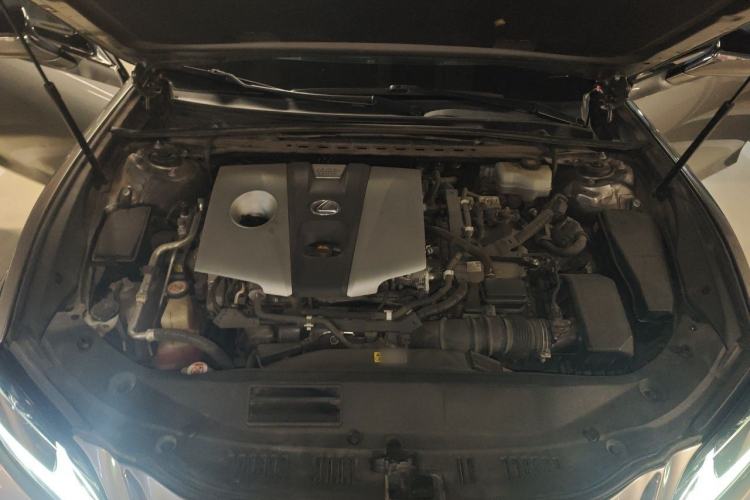 Used Lexus ES 2018 300h Premier Edition China V Standard Engine Bay