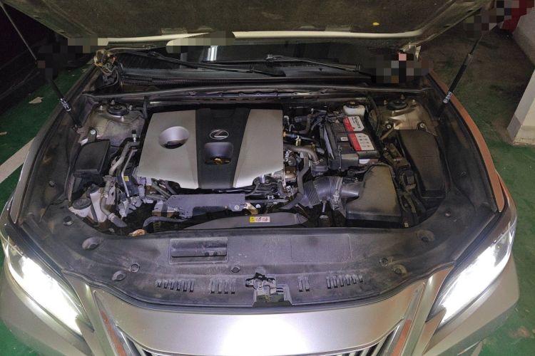 Used Lexus ES 2018 260 Excellence Edition China VI Standard Engine Bay