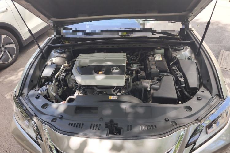 Used Lexus ES 2018 200 Excellence Edition China VI Standard Engine Bay