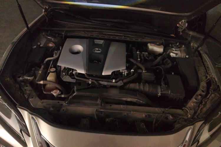 Used Lexus ES 2018 300h Premier Edition China VI Standard Engine Bay