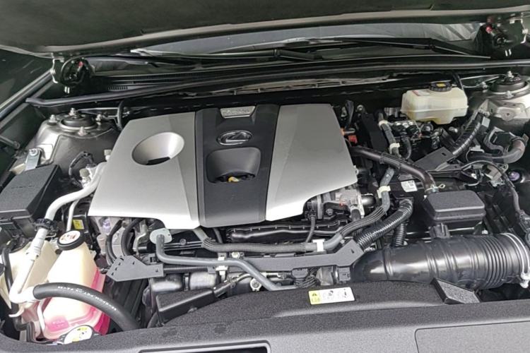 Used Lexus ES 2018 300h Premier Edition China VI Standard Engine Bay