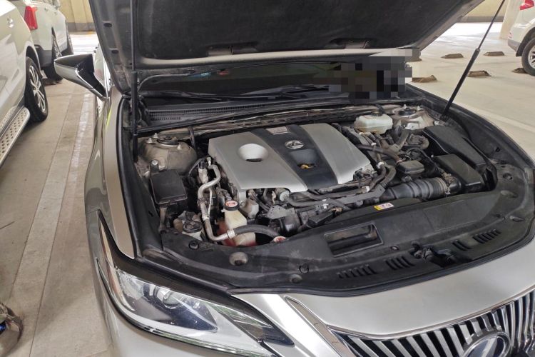 Used Lexus ES 2018 300h Premier Edition China V Standard Engine Bay Right