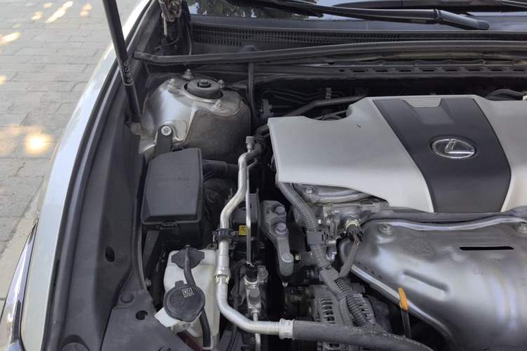 Used Lexus ES 2018 200 Excellence Edition China V Standard Engine Bay Right