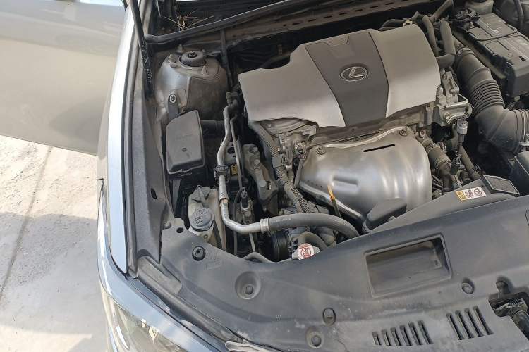 Used Lexus ES 2018 200 Excellence Edition China V Standard Engine Bay Right