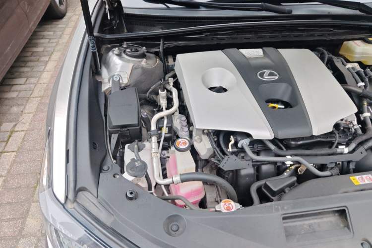 Used Lexus ES 2018 300h Premier Edition China V Standard Engine Bay Right