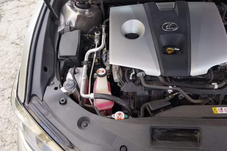 Used Lexus ES 2018 300h Premier Edition China VI Standard Engine Bay Right