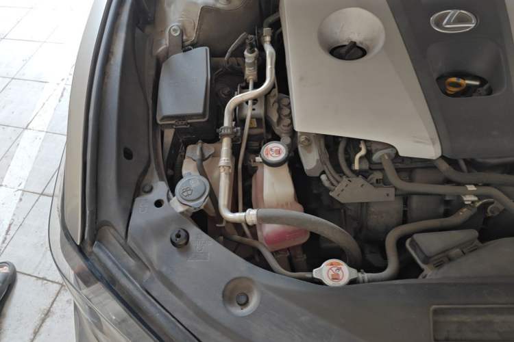 Used Lexus ES 2018 300h Premier Edition China VI Standard Engine Bay Right
