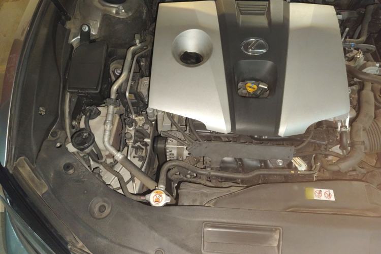 Used Lexus ES 2018 260 Excellence Edition China V Standard Engine Bay Right