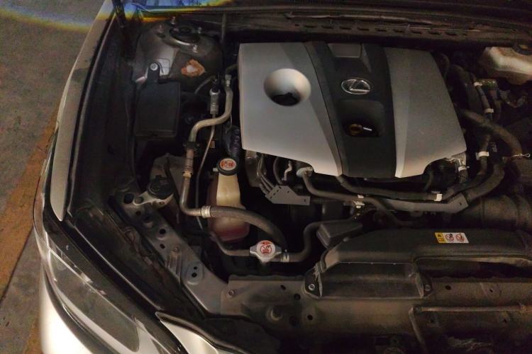 Used Lexus ES 2018 300h Premier Edition China VI Standard Engine Bay Right