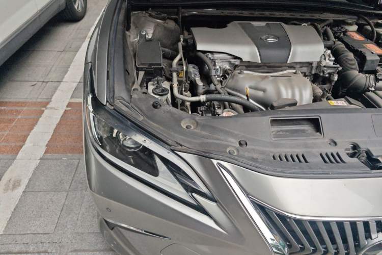 Used Lexus ES 2018 200 Excellence Edition China VI Standard Engine Bay Right