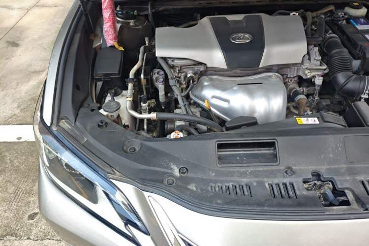 Used Lexus ES 2018 200 Excellence Edition China V Standard Engine Bay Right