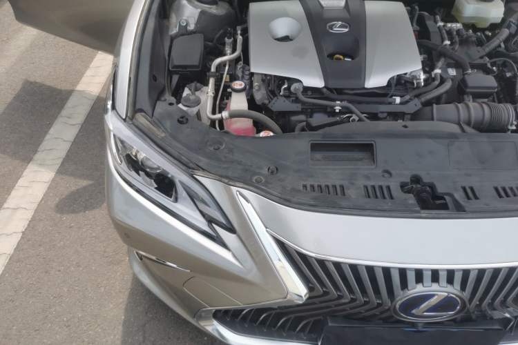Used Lexus ES 2018 300h Premier Edition China VI Standard Engine Bay Right