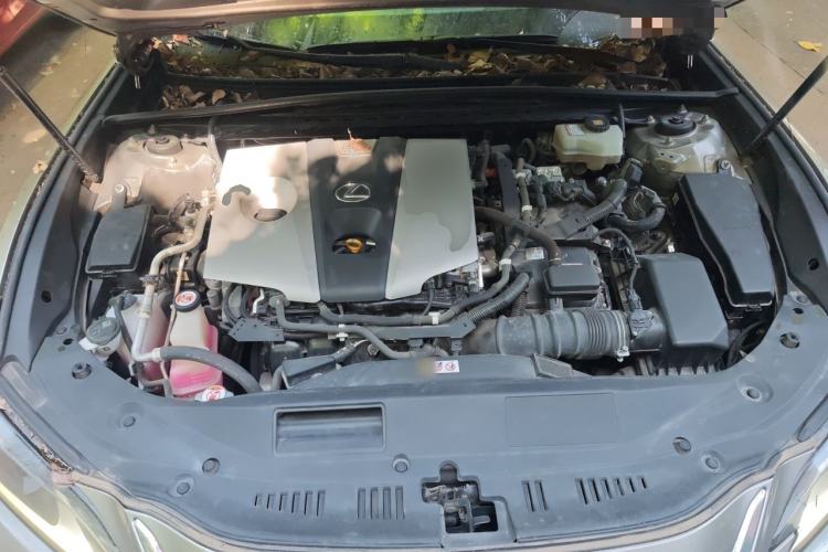 Used Lexus ES 2018 300h Premier Edition China V Standard Engine Bay