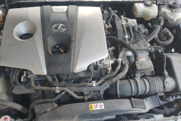 Used Lexus ES 2018 300h Premier Edition China VI Standard Engine Bay