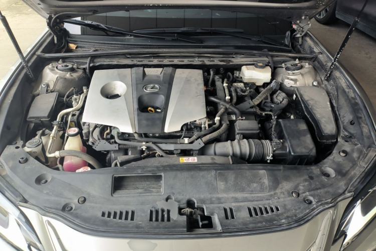Used Lexus ES 2018 300h Premier Edition China VI Standard Engine Bay