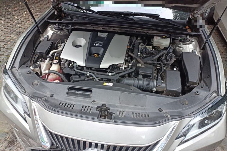 Used Lexus ES 2018 300h Premier Edition China VI Standard Engine Bay