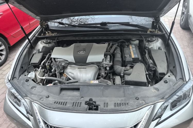 Used Lexus ES 2018 200 Excellence Edition China V Standard Engine Bay