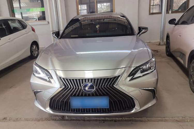 Used Lexus ES 2018 300h Premier Edition China V Standard Exterior 1