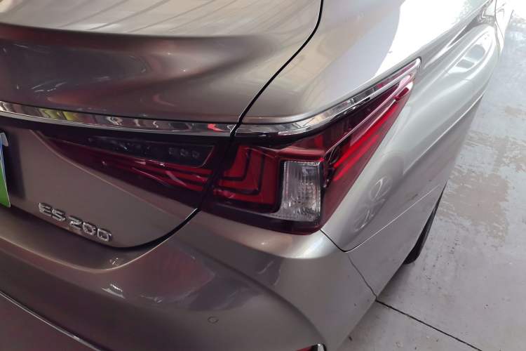 Used Lexus ES 2018 200 Luxury Edition China V Standard Exterior 1