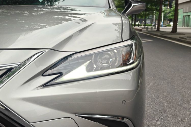 Used Lexus ES 2018 300h Premier Edition China VI Standard Exterior 12