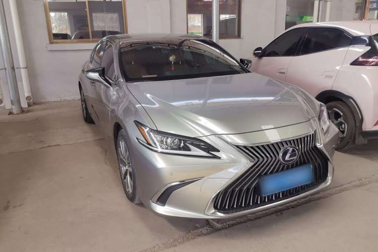 Used Lexus ES 2018 300h Premier Edition China V Standard Exterior 2
