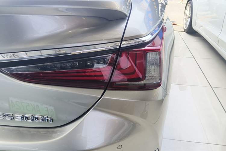 Used Lexus ES 2018 300h Premier Edition China VI Standard Exterior 3