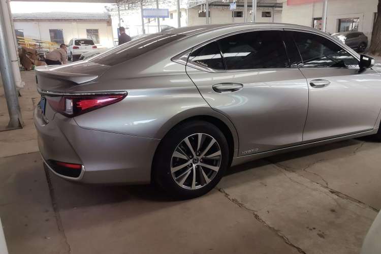 Used Lexus ES 2018 300h Premier Edition China V Standard Exterior 3