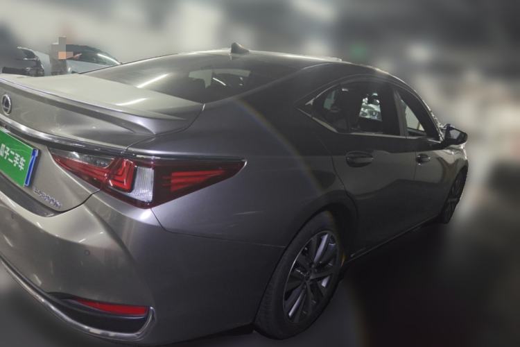 Used Lexus ES 2018 300h Premier Edition China V Standard Exterior 5