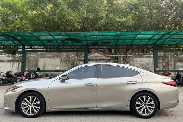 Used Lexus ES 2018 200 Excellence Edition China V Standard Exterior 5