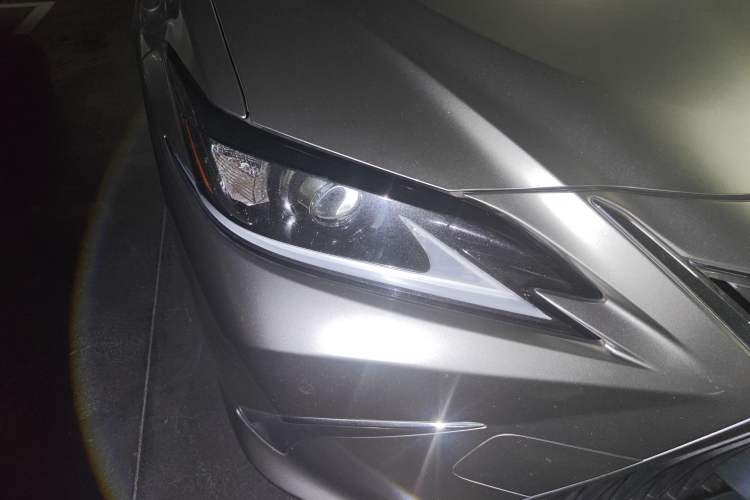 Used Lexus ES 2018 300h Premier Edition China V Standard Exterior 6