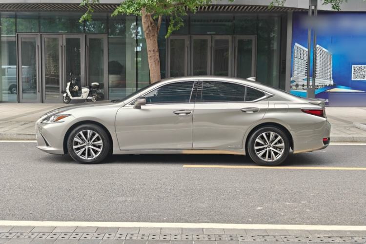 Used Lexus ES 2018 300h Premier Edition China VI Standard Exterior 9