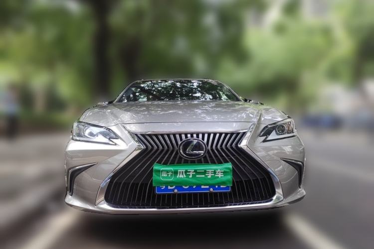 Used Lexus ES 2018 300h Premier Edition China V Standard Front