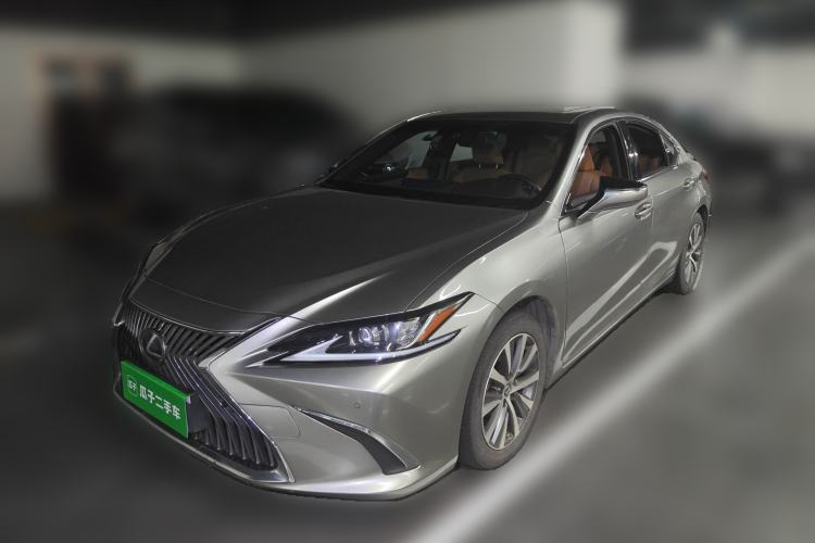 Used Lexus ES 2018 300h Premier Edition China V Standard Front Left 45 Deg