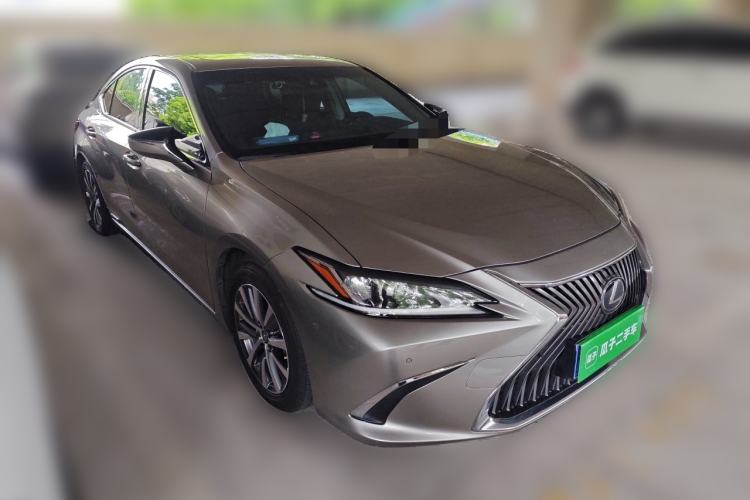 Used Lexus ES 2018 300h Premier Edition China V Standard Front Right 45 Deg