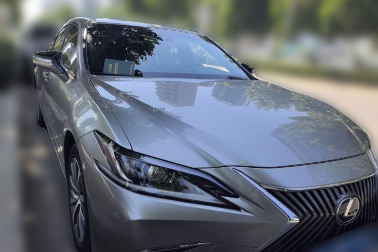 Used Lexus ES 2018 200 Excellence Edition China V Standard Front Right 45 Deg