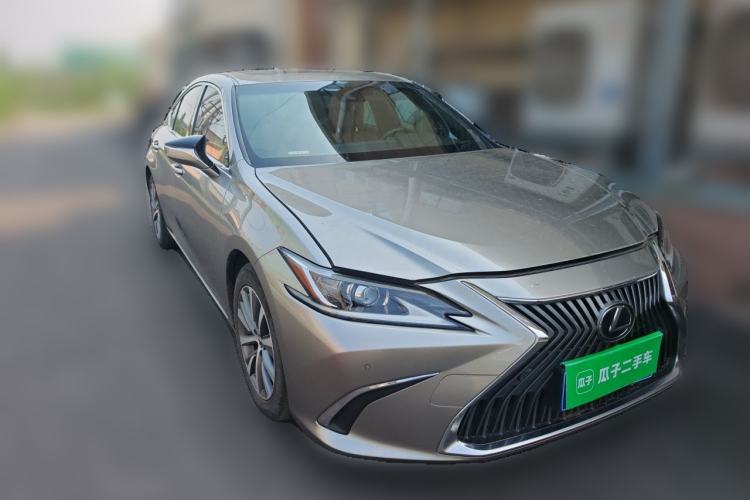Used Lexus ES 2018 200 Excellence Edition China VI Standard Front Right 45 Deg