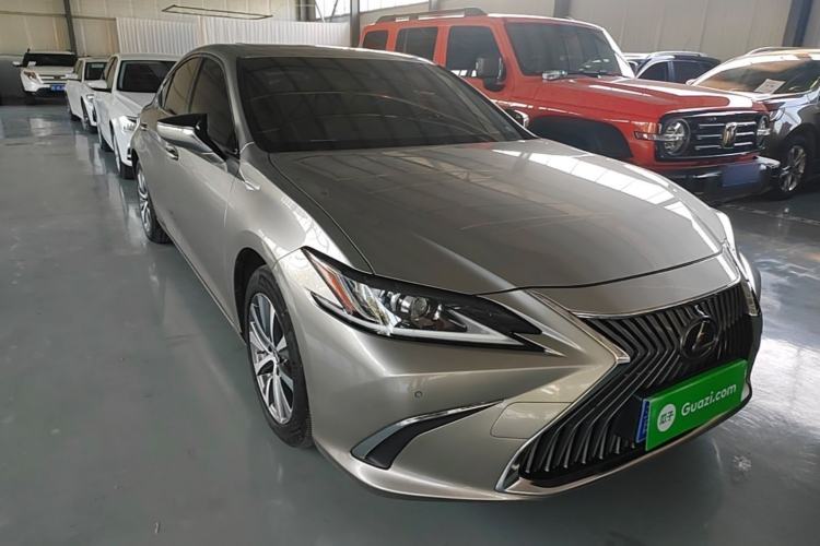 Used Lexus ES 2018 200 Luxury Edition China V Standard Front Right 45 Deg