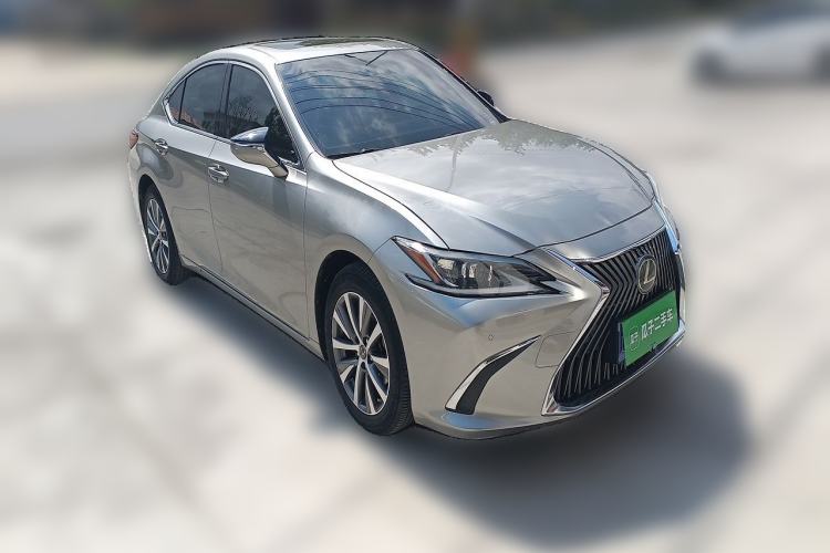 Used Lexus ES 2018 200 Excellence Edition China V Standard Front Right 45 Deg