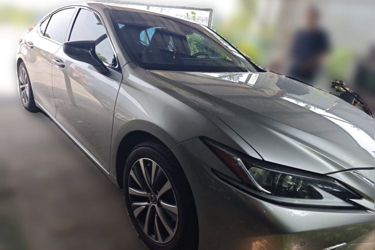 Used Lexus ES 2018 200 Luxury Edition China V Standard Front Right 45 Deg