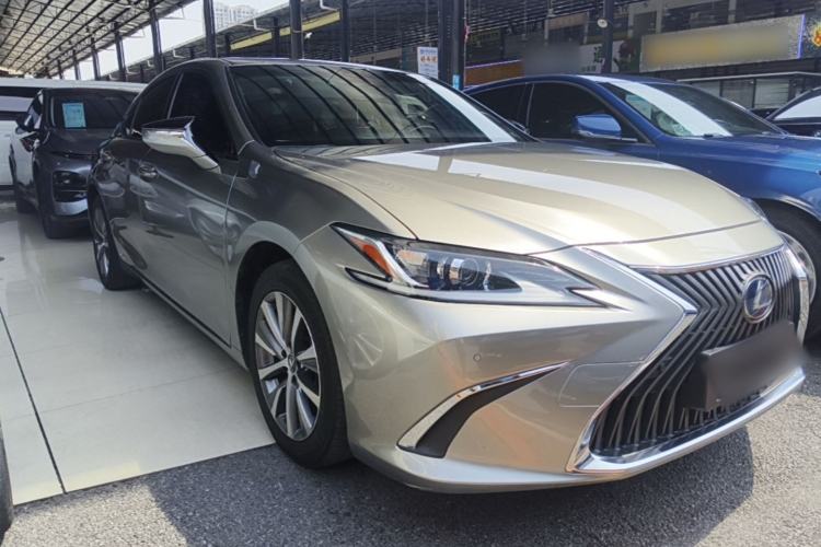 Used Lexus ES 2018 300h Premier Edition China VI Standard Front Right 45 Deg