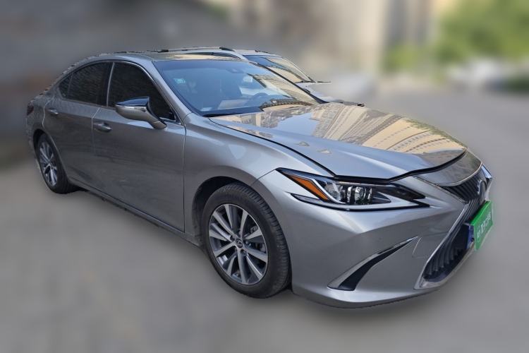 Used Lexus ES 2018 200 Excellence Edition China V Standard Front Right 45 Deg