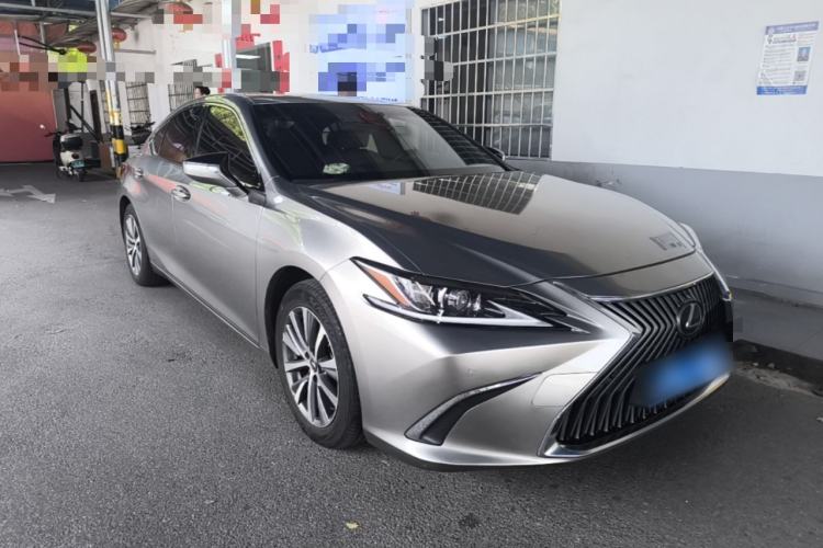 Used Lexus ES 2018 200 Excellence Edition China V Standard Front Right 45 Deg