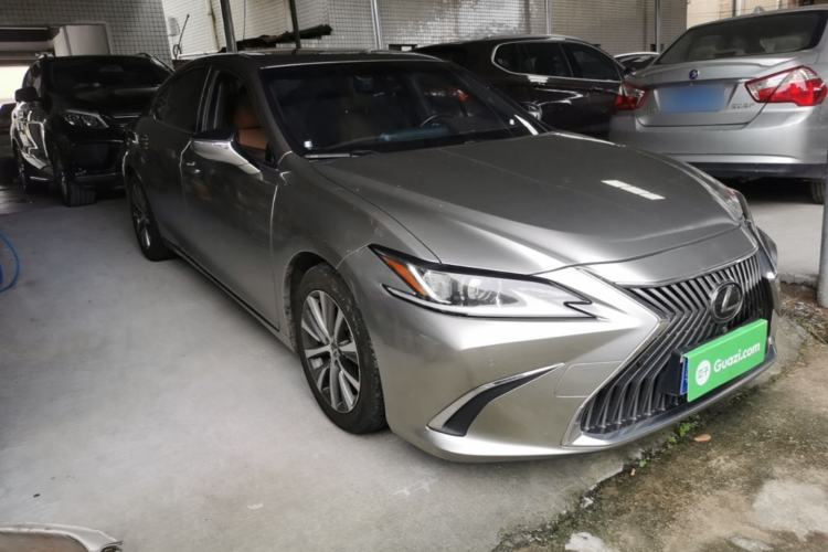 Used Lexus ES 2018 200 Excellence Edition China V Standard Front Right 45 Deg