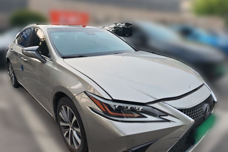 Used Lexus ES 2018 200 Excellence Edition China V Standard Front Right 45 Deg