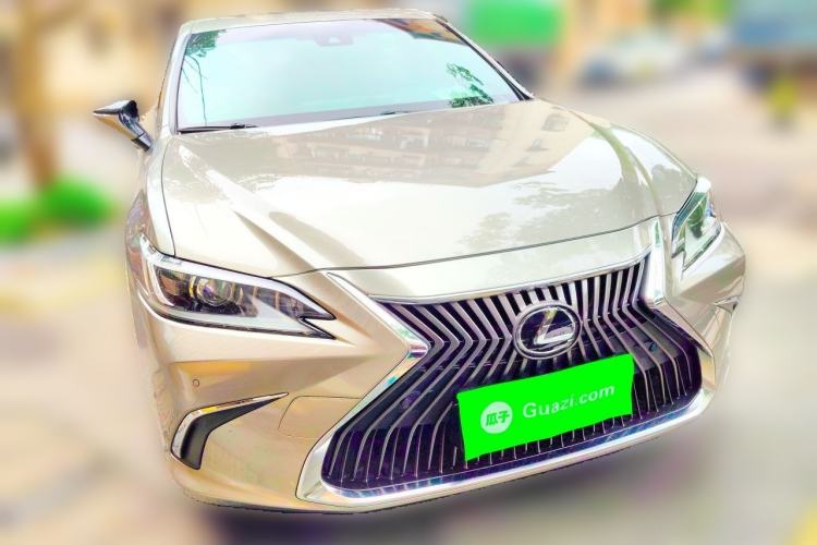 Used Lexus ES 2018 200 Luxury Edition China VI Front Right 45 Deg