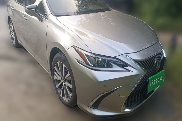 Used Lexus ES 2018 200 Excellence Edition China V Standard Front Right 45 Deg