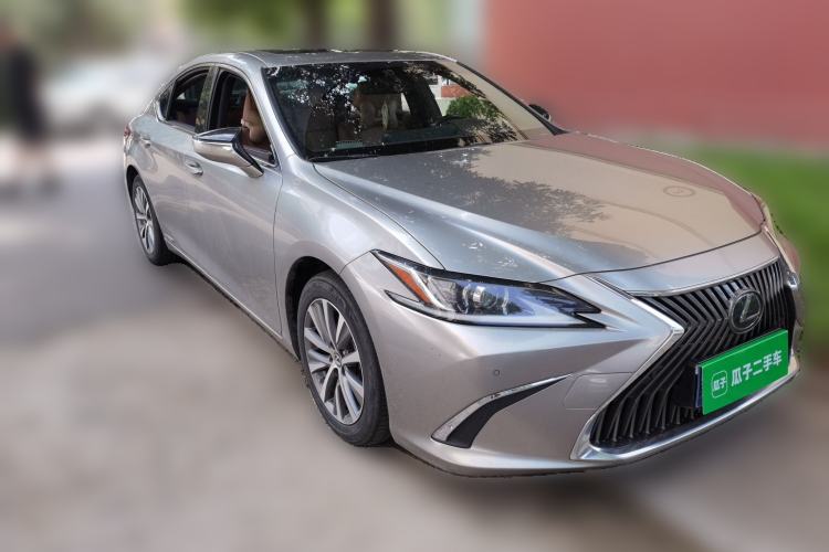 Used Lexus ES 2018 300h Premier Edition China VI Standard Front Right 45 Deg