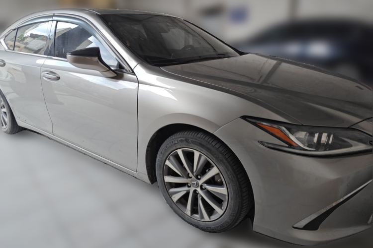 Used Lexus ES 2018 300h Premier Edition China VI Standard Front Right 45 Deg