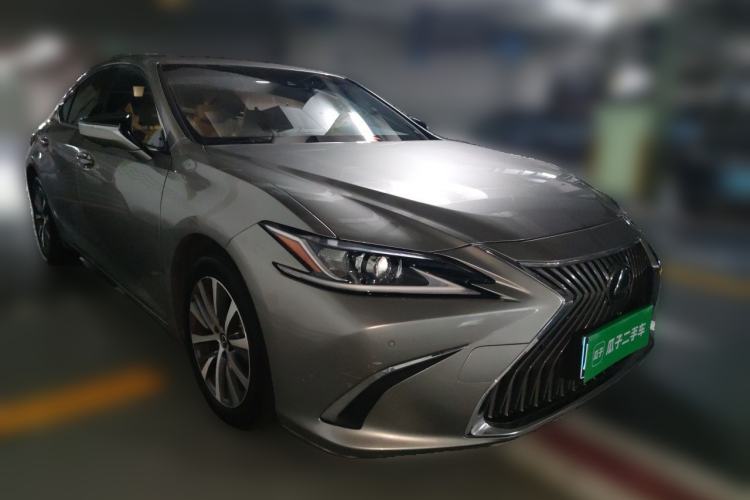 Used Lexus ES 2018 200 Luxury Edition China V Standard Front Right 45 Deg